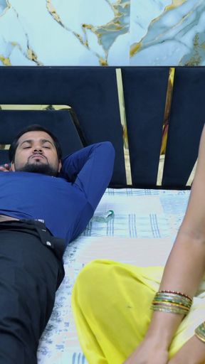 Makan mailik ne room dene ke bahane kar di chudai   Clip 1