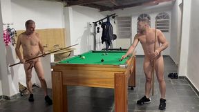 eu e o sr carmona jogando a bola no buraco juntos. podemos fazer isso com voce tambem?