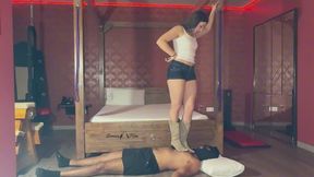 Extreme Neck Trampling Challenge