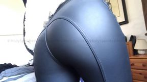 Ass worship in leather jodphurs