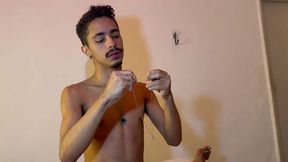 novinho toma pirocada firme sem capa enquanto o corno se diverte filmando