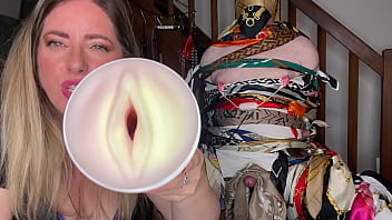 Voil&agrave_ ce qu il a le droit de baiser, une vaginette ! Pas n importe laquelle une...