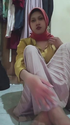 Horny Muslim Femboy