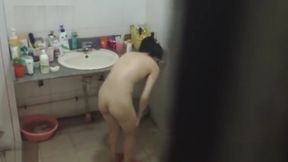 peeping chinese girls bathing.12