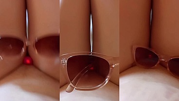 GretaLa mette gli occhiali alla fica.