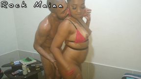 comendo o cu da preta na resenha aqui em casa bebendo cerveja e fumando . - preta fogosa - rock maiaa.