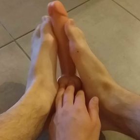 Axelange jerks off his dildo with it&#039;s foot