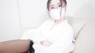 老師上門家訪，卻被學生要求教導生理課，第一次做愛的男同學幹的老師大叫求饒，徹底淪為男同學的洩慾工具，被內射中出