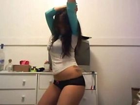 Sexy Asian Webcam Babe Reveals Her Identity