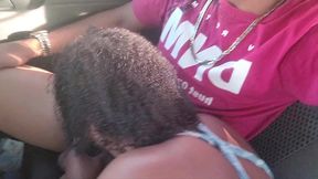 chamando uma mulher desconhecida para transar dentro do carro por dinheiro