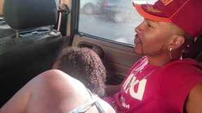 chamando uma mulher desconhecida para transar dentro do carro por dinheiro