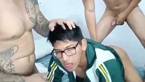 trio anal con primerizo de instituto