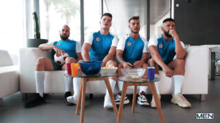 Interraciaal blowjob, cumshot, black, handjob, bareback, foursome, amateurs, muscle – amateur jonge Allen King, Justin Jett en Malik Delgaty met enorme piemels in uniform, anaal bevredigd