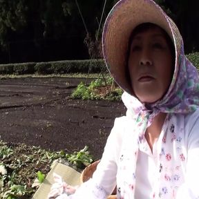 M615G11 A mature woman who runs a tea plantation in Shizuoka, decides to appear AV a few years ago! SEX in the tea plantation!