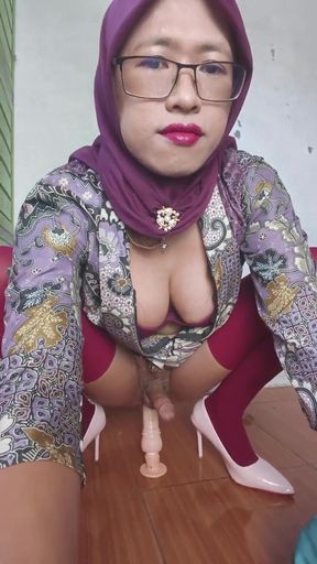 Big Boobies Hijab Shemale Mitha Dildoing Her Asshole