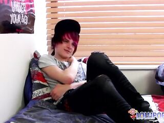 LollipopTwinks: Alluring Brit Damien Warms Up With A Steamy Solo Performance