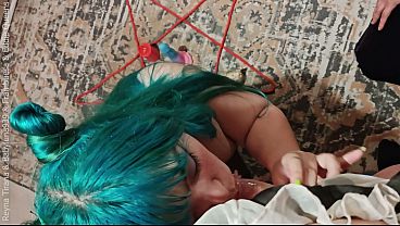 3 brujas (una de ellas embarazada) me utilizan y me visten de mucama para invocar al demonio