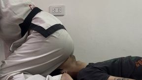 KNEE KICKS & FACE SITTING