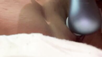 Amateur redhead jilling off with toy till it drips