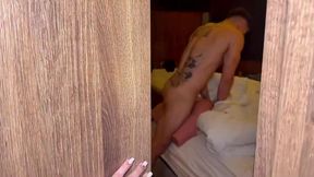 Le demuestro a mi hermanastro que mi coño es mejor que su muñeca sexual para su gran polla - Ambar Prada