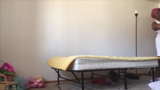 CURVY MILF CLEANING