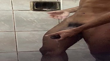 novinho pauzudo tomando banho
