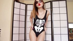 Skeleton girl wants to hurt you!