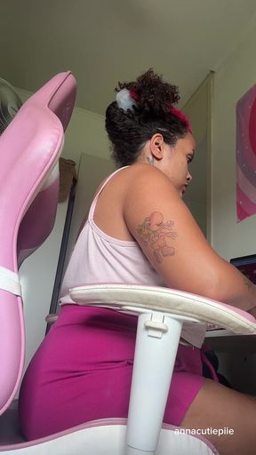Home Office Workday Chubby Girl Natural Loud Farts Computer Desk Vibes