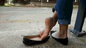 Long wait at the bus stop AVI (1920x1080) FHD