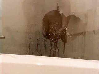 big beautiful woman twerks for me in Vegas shower