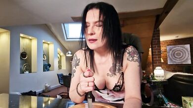 Polish brunette hot sex on kitchen table amatorki