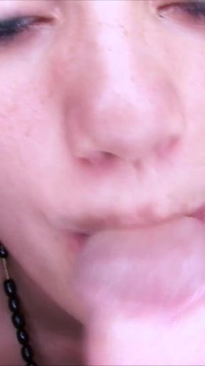 Edie Haze : morning wood oral creampie