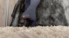 GIRL RIPPING HER SMELLY PANTYHOSE - MP4 HD