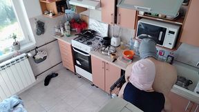 Hot amateur couple having fun in the kitchen. Sexy mom having breakfast in the bedroom, hairy pussy, big tits, big ass.