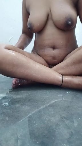 Aaj apne chut ki ache se safai ki   Clip 3