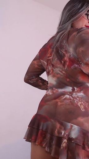 Luna, a Colombian MILF with Big Tits and a Beautiful Ass, Seduces You While Changing Her Clothes.