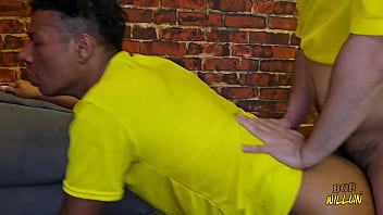 Hora de ver futebol com os amigos acabou em foda