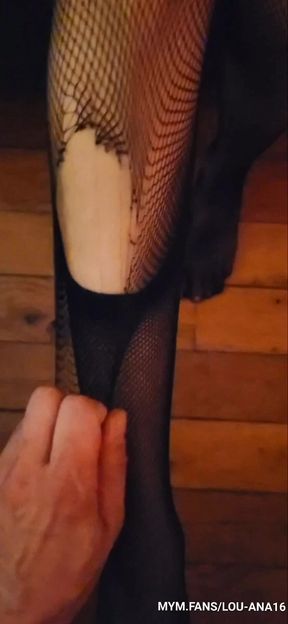 Horny secretary gets her pantyhose ripped off and fer feet sucked