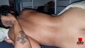 safada pensou que eu estava cochilando e se aproveitou para usar meu pau e colocou na buceta