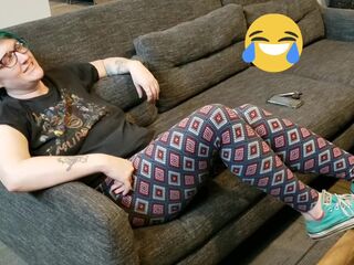 Seattle Ganja Dominatrix-bitch does public masturbation and a workout at the gym