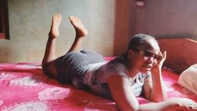 Igbo Omo Actress’ Wrinkled, Plump Soles Up In Air While On Bed