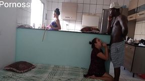 Enquanto minha mulher brigava comigo de um lado eu fodia a amiga dela do outro