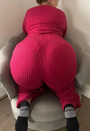 Stepmom shows off her big ass on homemade BBC cuckold tape