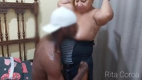 gostoso do amigo do meu neto, me fez gozar no papai e mamae
