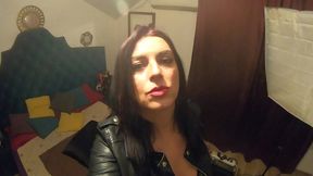 desperate to pee – shiny leather boots, ripped pantyhose and intense pee fetish play