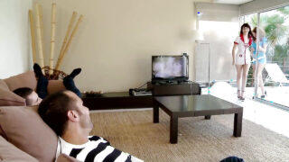 Xavi Tralla 在激烈的肛交狂欢中猛烈抽插 Myss Alessandra 的屁股