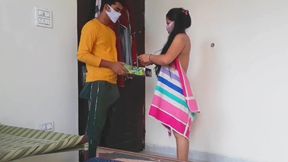 Delivery Boy Fuck Bhabhi After Delivering Parcel