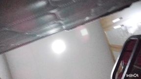 mulher se masturbando sozinha no quarto, linda estudante universitaria