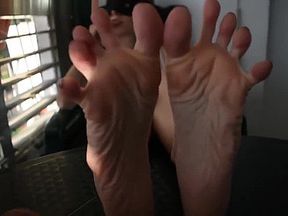 NICOLE CHILLIN IN THE BALCONY- SOLES INFRONT OF YOUR FACE