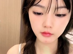 Amateur Webcam Cute Teen Plays Solo
